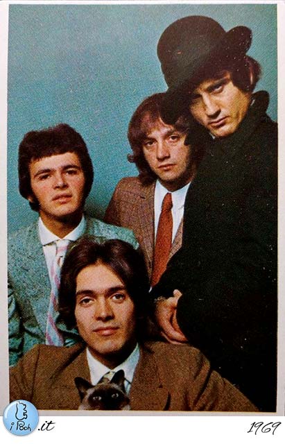 1969 - Da sinistra: Dodi Battaglia, Valerio Negrini, Roby Facchinetti. Seduto Riccardo Fogli.
