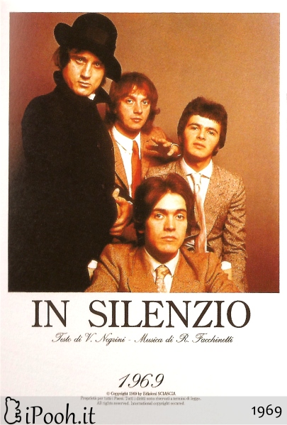 1969 - Da sinistra: Roby Facchinetti, Valerio Negrini, Dodi Battaglia. Seduto Riccardo Fogli.