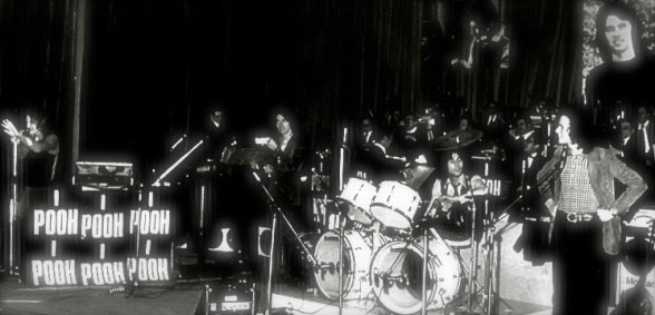 1973, tour teatrale